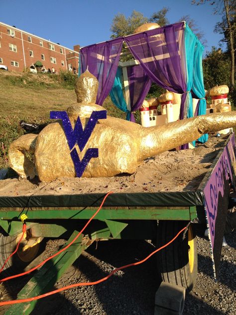 Alpha Xi Delta - Homecoming 2013 Aladdin Float Aladdin Parade Float, Aladdin Float Ideas, Disney Homecoming, Wagon Floats, Homecoming Floats, Floating Decorations, Greek Week, Around The World Theme, Alpha Xi