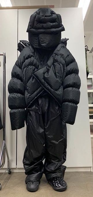 Dingyun Zhang
Black Puffer
Puffer Jacket
High Fashion
Streetwear
Fashion
Grunge Fashion
Fit pic
Kanye West
Yeezy shoes
Yeezy
Japanese Fashion Dingyun Zhang, Anti Fashion, Archive Fashion, Futuristic Fashion, Mood Board Fashion, Fitness Inspo, Fashion Nova, Fashion Looks, Puffer