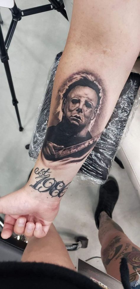 50+ stunning Michael Myers tattoo ideas that will make your blood run cold: meanings, cost estimation, and the best tattoo artists are gathered in our article. Michael Myers Tattoo Ideas, Micheal Myers Tattoo, Michael Myers Pumpkin, Michael Myers Tattoo, Myers Tattoo, Austin Tattoo, Forearm Tattoo Quotes, Tattoo Script Fonts, Pumpkin Tattoo