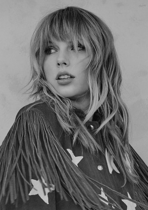 Taylor Swift Portrait Photography, Taylor Swift Portrait, Taylor Swift Black And White, Tattoo Time, Taylor Outfits, Wallpaper Sky, Lover Era, Taylor Swift Cute, Celebrity Drawings