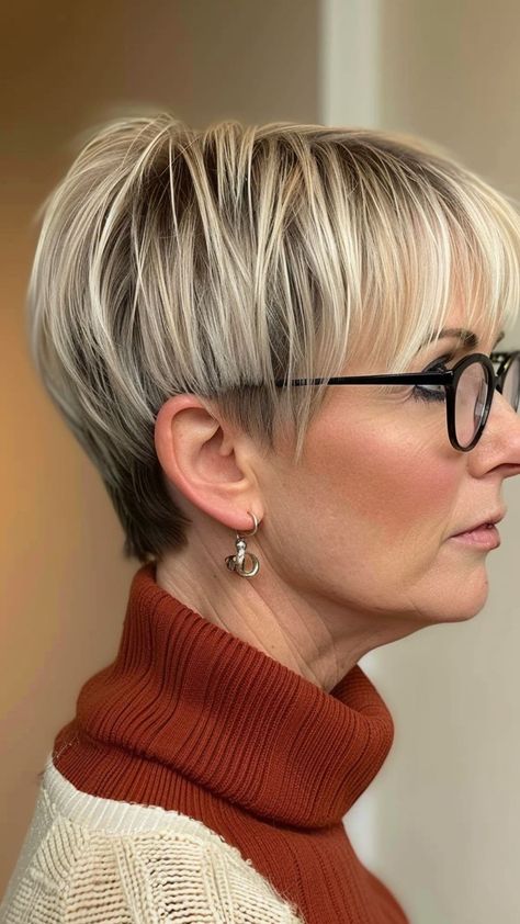 Cropped Pixie, Short Pixie Bob Haircuts, Feminine Short Hair, Women With Glasses, Grey Hair And Glasses, 70 Hairstyles, Short Pixie Bob, Flattering Hairstyles, Pixie Cut With Bangs