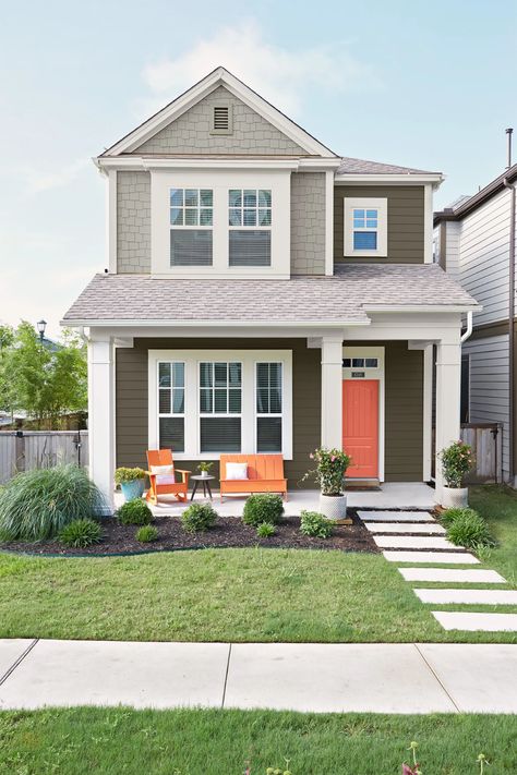 modern-home-exterior-gray-scheme-792ab713 Exterior Color Combinations, Turquoise Door, Exterior House Colors With Brown Roof, Exterior House Colors Ranch Style, Exterior House Colors With Stone, Green Shutters, Exterior House Paint Color Combinations, House Exterior Colors Schemes, Trending Paint Colors