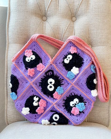 Let’s keep the momentum going! ❤️ The love for this candy sprites tote is incredible and continuing to grow. It’s all thanks to you, my wonderful customers, that I get to create various styles and colors. Big thanks to all my crochet pals who’ve purchased and are trying out the pattern themselves! 🥹 Now, I’m dreaming of making a yellow with pink contrast or a deep green with mint contrast for a magical forest vibe! 💚💚💚 💚Commissions are still open (ship worldwide) from US 🤍 Pattern is availa... Pink And Green Crochet Bag, Anime Crochet, Pink Contrast, Thanks To You, Granny Square Bag, African Flowers, Brain Rot, Crochet Inspo, Girly Bags