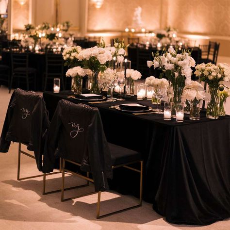 25 Art Deco Wedding Ideas for a Jazz Age–Inspired Celebration Cocktail Table Decor, Black Wedding Decorations, Black And White Wedding Theme, Old Hollywood Wedding, Black Tablecloth, Luxury Wedding Decor, Hollywood Wedding, Wedding Table Decor, Gothic Wedding