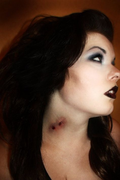 Vampire Bite Makeup, Vampire Bite, Vampire Makeup Halloween, Vampire Bites, Horror Make-up, Vampire Makeup, Special Fx Makeup, Under The Skin, Halloween Vampire