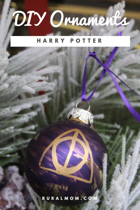 Quick and Cute Fantastic Beasts and Harry Potter DIY Ornaments Diy Snitch, Diy Harry Potter Broom, Harry Potter Diy Ornaments, Diy Harry Potter Ornaments, Harry Potter Broom, Harry Potter Christmas Ornaments, Harry Potter Ornaments, Diy Harry Potter, Indoor Holiday Decor