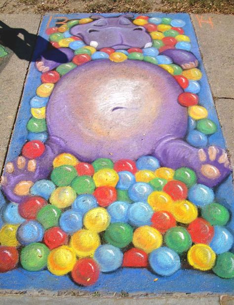 Chalk Festival Ideas, Cool Sidewalk Chalk Art, Chalk Art Contest, Outdoor Drawing, Chalk Pictures, Chalk Art Festival, Street Chalk Art, Chalk Festival, Walk Ideas