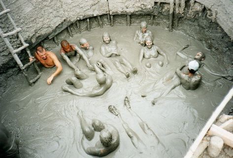 The caldera of this mini-volcano has been turned into a naturally heated mud bath. Mud Bath, Spa Ideas, Wellness Retreat, Colombia Travel, Wellness Travel, Spa Inspiration, Santa Catalina, Travel Locations, Bucket Lists