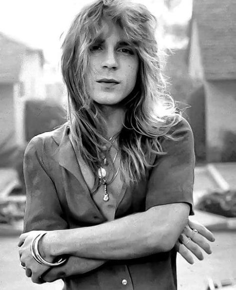 Randy Rhodes, 70s Rock Bands, Ozzy Osbourne Black Sabbath, Rock Pictures, Quiet Riot, Rock Band Posters, Rock Guitarist, Best Guitarist, Stevie Ray