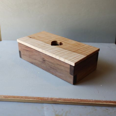 Small Easy Woodworking Projects Wooden Keepsake Boxes Handmade, Small Wood Box Ideas, Wood Box Ideas, Wood Box Diy, Small Easy Woodworking Projects, Small Wood Box, Ornaments Jewelry, Small Wooden Boxes, Handmade Wooden Boxes