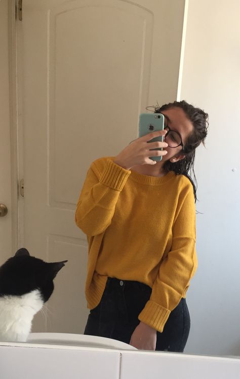 Yellow Shirt And Black Jeans Outfit, Yellow Sweater Outfit Winter, Yellow Top And Jeans Outfit, Mustard Yellow Sweater Outfit, Yellow Jeans Outfit, Vintage Sweater Outfit, Mustered Yellow, Yellow Sweater Outfit, Longsleeves Outfit