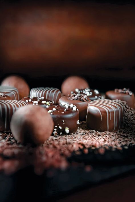 9+ Rhode Island Candy Shops That Will Make Your Valentine's Day Extra Sweet - Rhode Island Monthly Chocolate Photoshoot, Candy Shops, Truffle Boxes, Chocolate Candy Recipes, Chocolate Pictures, Butter Toffee, Chocolate Delight, Chocolate Truffle, I Love Chocolate