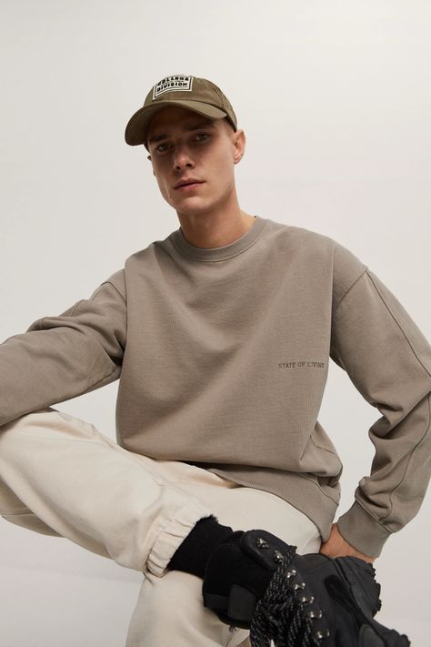 Men´s Sweatshirts | ZARA United States Hoodie Shoot, Sweatshirt Outfit Men, Earth Tones Fashion, Patch Sweatshirt, Beige Sweatshirt, Sweatshirt Aesthetic, Graphic Print Sweatshirt, Beige Outfit, Mens Fashion Smart