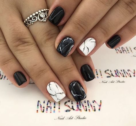 Black And White Marble Nails Short, Short Black Marble Nails, Short Marble Nails, Black Marble Nails, Nails Arts, Butterfly Wallpaper Iphone, Modern Nails, Black Nail Designs, Black And White Marble