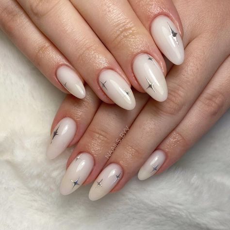 Nail Art On Milky White Nails, Simple Milky Nails, Milky White Almond Nail Ideas, Milky Summer Nails, Milky White Nails With Design Short, Milky Pastel Nails, Milky White And Silver Nails, Nails Milky White Design, Almond Nails With Chrome