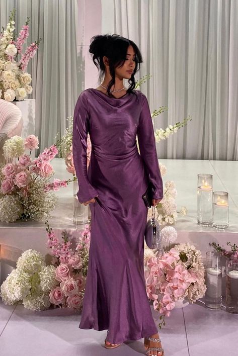 Purple Dress Prom, Elegant Purple Dress, Elegant Purple Dresses, Wedding Guest Dress Trends, Modest Evening Dress, Spring Wedding Guest Dress, Fall Wedding Guest, Fall Wedding Guest Dress, Prom Long