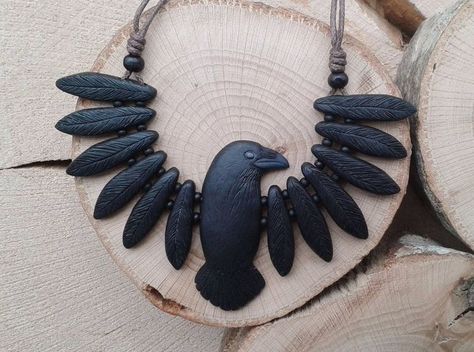 Raven Totem, Jewel Makeup, Jewel Hair, Totem Necklace, Styling Jewelry, Nail Makeup, Wood Jewelery, Raven Pendant, Jewelry Styling