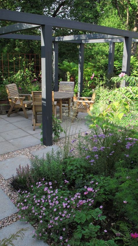 Mature garden with pergola | Hege Morris | Bloglovin’