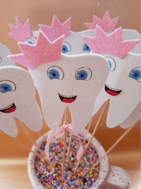 Tooth Decorations, Teeth Party, Six Month Birthday, Gift For Guests, Baby Art Projects, Cute Tooth, Vampire Teeth, Diy Jar Crafts, Fairy Party