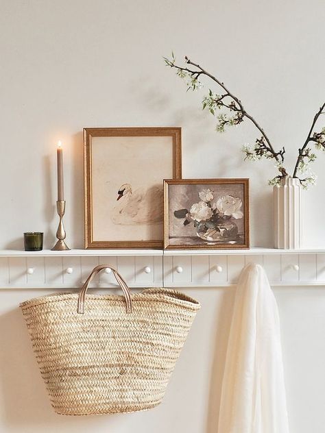 Entryway Ideas Cottagecore, Romantic Vintage Interior, Peony Home Decor, Boho Cottagecore Decor, Interior Design Vintage Modern, Modern Vintage Wall Decor, Single Shelf Decor, Modern Organic Entryway, Entryway Decor Apartment