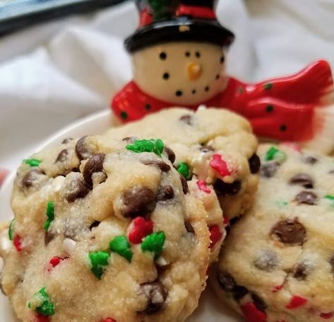 Chocolate Chip Christmas Cookies, Best Christmas Cookies Recipes, Christmas Chocolate Chip Cookies, Festive Christmas Cookies, Cookies With Sprinkles, Cranberry Fudge, Christmas Cookies Recipes, Peppermint Marshmallows, Best Christmas Cookie Recipe