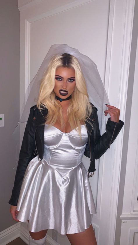 Bride Of Chucky Halloween, Bride Of Chucky Makeup, Chucky Halloween Costume, Tiffany Chucky Bride, Bride Of Chucky Costume, Chucky Bride, Tiffany Chucky, Halloween Bride Costumes, Bride Tattoo