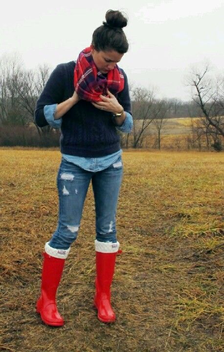 Fall forward Shirt Boots, Flannel Scarf, Red Rain Boots, Sweater Jeans, Red Rain, Cold Weather Outfit, Boating Outfit, British Countryside, Winter Stil