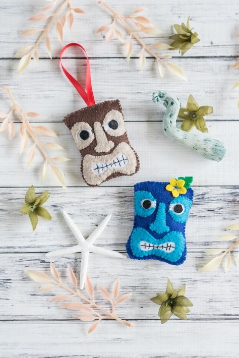 Tiki Felt Ornament & Felt Tiki Brooch Tutorial Felt Ornaments Diy, Felt Ornaments Patterns, Christmas Crafts For Adults, Diy Crafts For Adults, Festive Crafts, Felt Ornament, Ornament Pattern, Diy Felt, Felt Garland