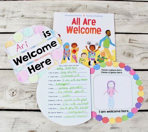 Perfect book craft to accompany the children's book, "All Are Welcome" by Alexandra Penfold & Suzanne Kaufman. ~ A delightful read celebrating a school where everyone is welcome with open arms. Great for Reading Centers for all grade levels! Read aloud the story "All Are Welcome" (, and then encourage students to create their own *I Am Welcome Here* Crafts and record facts about themselves to share with their peers. Youtube: MaiStoryBook Blog: Maistorybook.com Inclusion Activities, Family Read Alouds, 2nd Grade Activities, Read Aloud Activities, Get To Know You Activities, Feelings Book, Book Craft, All Are Welcome, Read Aloud Books