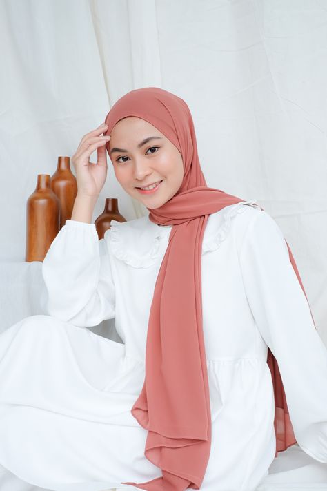 Babydoll shawl, pashmina ceruty, hijab ceruty babydoll Skin Clinic, Baby Doll, Hijab Fashion, Baby Dolls, Shawl, Skin