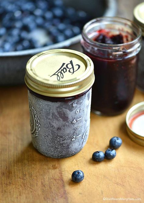 Gather up some fresh blueberries for this Easy Blueberry Freezer Jam! Recipe… Blueberry Freezer Jam Recipe, Blueberry Freezer Jam, Blueberry Jam Recipe, Freezer Jam Recipes, Homemade Pantry, Freezer Jam, Easy Blueberry, Jam And Jelly, Blueberry Jam