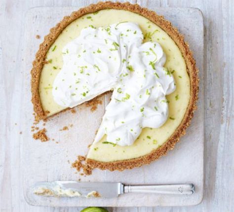 Key lime pie Keylime Pie Recipe, Whoopie Pie, Mince Pie, God Mat, Bbc Good Food Recipes, Lime Pie, Key Lime Pie, Brownie Cookies, Eat Dessert