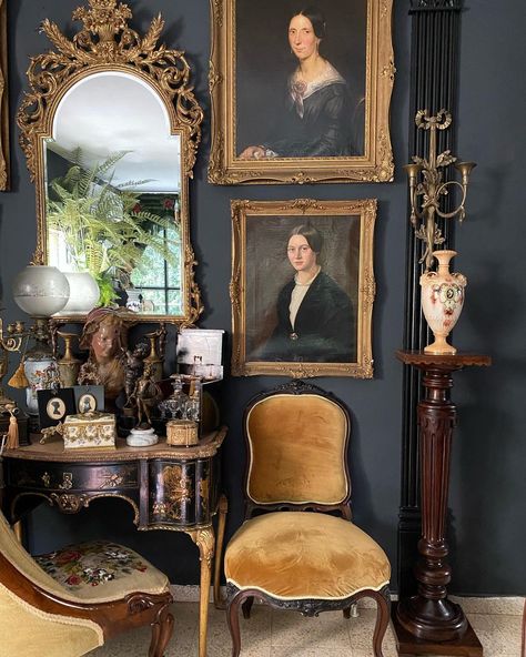 Faerie Bedroom, Acedima Aesthetic, Victorian Entryway, Victorian Maximalism, Moody Cottagecore, Interior Design Course, Victorian Room, Victorian Parlor, Victorian Home Decor