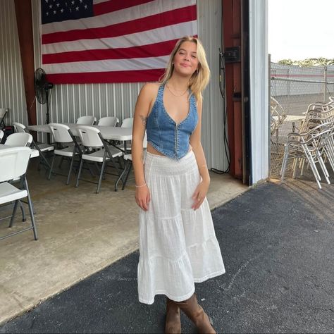 Folk Country Outfit, Cottage Cowgirl Outfits, Indie Cowgirl Outfits, Country Outfit Skirt, White Skirt Country Outfit, Country Concert Outfit Aesthetic, Coastal Cowgirl Concert Outfit, Summer Texas Outfits, Noah Kahan Concert Outfit Ideas Summer