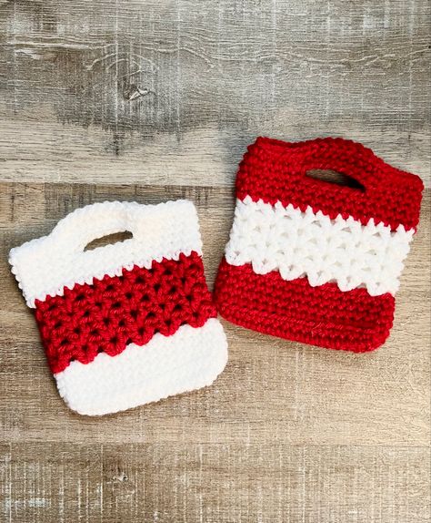 Scrubbies Crochet Pattern, Crochet Quilt Pattern, Small Crochet Gifts, Crochet Mini Bag, Bobble Stitch Crochet, Crochet Feather, Crocheted Bags, Crochet Christmas Gifts, Crochet Snowman