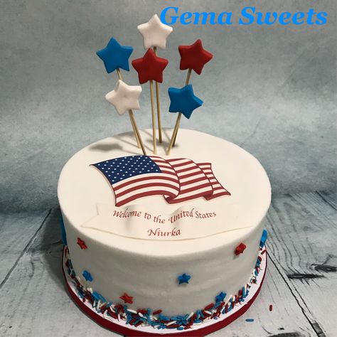 Welcome to the USA cake by Gema Sweets. Usa Cake Design, Usa Theme Cake, American Cake Ideas, Welcome To Usa Party Ideas, Usa Birthday Cake, American Flag Cake Ideas, Us Citizenship Party Ideas, Welcome Back Cake Ideas, America Cake Ideas