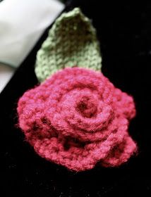 Flower Knitting, Knitted Flower Pattern, Rambling Rose, Knitting Hacks, Fiber Crafts, Make Do And Mend, Vintage Blog, Easy Flower, Make Do