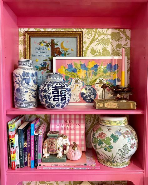 Maximalist Decor Shelves, French Maximalist Decor, Maximalist Bookshelf Styling, Colorful Grandmillenial, Pink Bookcase, Bookcase Living Room, Pink Shelves, Pink Chinoiserie, Productive Work