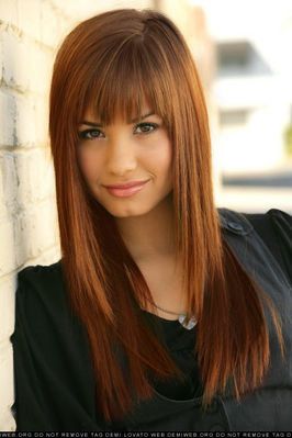 Just cut my hair like this a little while ago. :) I love it on her! Demi Lovato Hair, Hair Layers, Straight Hair Cuts, Bangs With Medium Hair, Love Hair, Demi Lovato, Great Hair, Hair Dos, Layered Hair