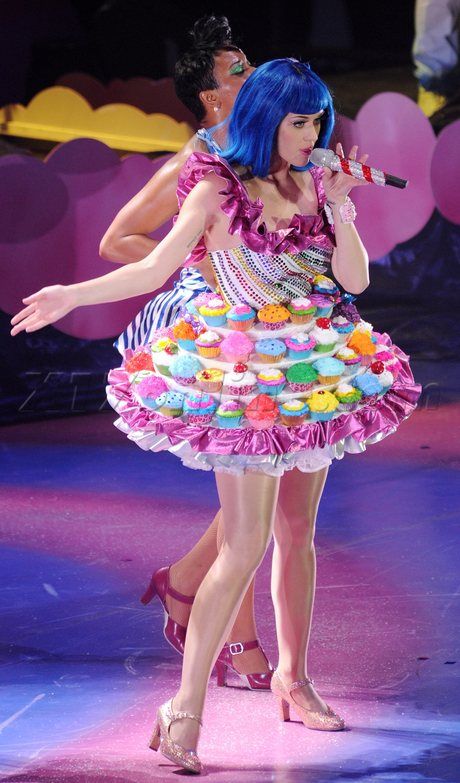 Katy Perry, On Stage, Cupcake, A Woman, Candy, Concert