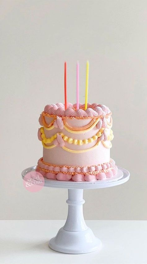 Yellow Buttercream Cake, Good Birthday Cake, Best Birthday Cake, Bolo Vintage, Vintage Birthday Cakes, Pastel Cakes, Girly Cakes, Vintage Cakes, Pink Birthday Cakes