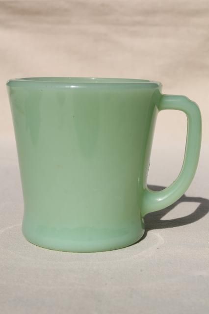 Jadeite! Mug Painting, Jadite Green, Glass Coffee Mug, Vintage Coffee Cups, Green Cups, Laurel Leaves, Glass Coffee Mugs, Fire King, Vintage Coffee