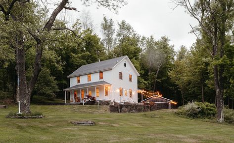 Modern Catskills Farmhouse in Upstate New York, United States | Holiday homes Modern Country Home, Catskills Ny, Inspiring Outdoor Spaces, Colonial Exterior, New York Homes, Upstate Ny, New Property, Sims 4 Houses, Upstate New York