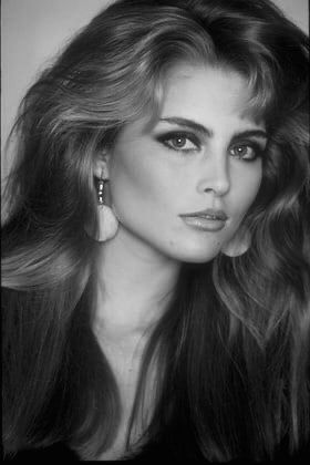 Kim Alexis, 80's Hairstyle, 80s Look, 80s And 90s Fashion, 80s Vibes, Feathered Hairstyles, 80s Fashion, 90s Fashion, Actors & Actresses