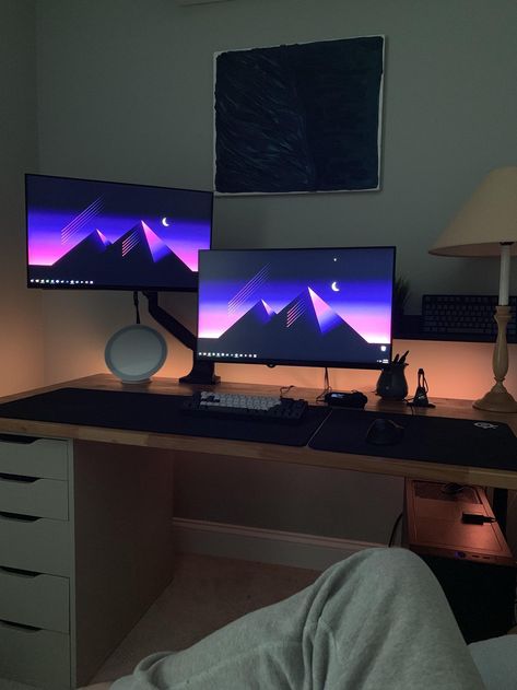 Ikea Desk Pc Setup, Laptop Gaming Setup, Hobby Desk, Best Gaming Setup, Computer Desk Setup, Desk Setups, Home Studio Setup, Pc Gaming Setup, Ikea Desk