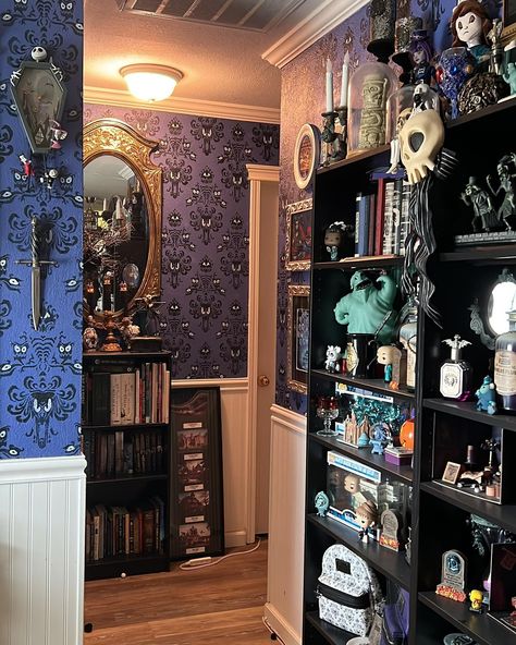 Michi Kaioh | My Haunted Mansion hallway 🖤 #hauntedmansion #hauntedmansionhomedecor | Instagram Mansion Hallway, Haunted Mansion Party, Spooky Mansion, Haunted Mansion Holiday, Mansion Party, Maximalist Interior, Disney Haunted Mansion, Haunted Mansion, Apartment Living