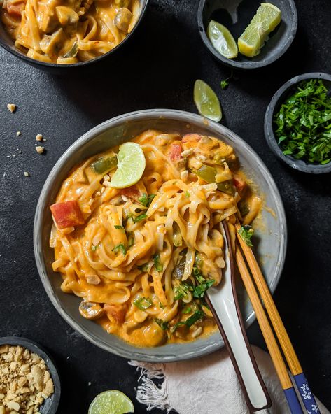 Noodle bowl Curry Udon Noodles, Thai Curry Noodles, Udon Noodles Recipe, Red Thai Curry, Udon Recipe, Curry Udon, Curry Pasta, Thai Curry Paste, Red Thai