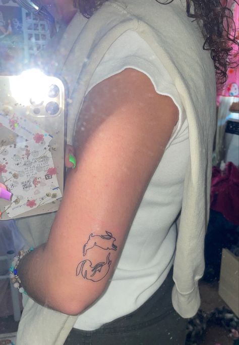 Lot Bunny Tattoo, Harry Styles Bunnies Tattoo, Harry Styles Rabbit Tattoo, Love On Tour Bunny Tattoo, Harry Styles Bunnies, Harry Styles Bunny Tattoo, Harry Styles Minimalist Tattoo, Harry Styles 2022, 2022 Harry Styles