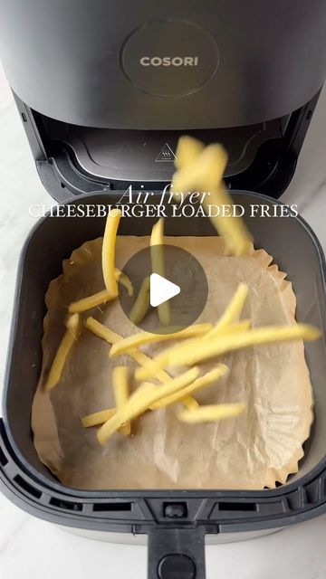 Hayley Dean on Instagram: "Air fryer cheeseburger loaded fries 🍔 yessss this is so good, quick and easy! Start by air frying the chips on 180 until nearly cooked, add sliced onions towards the end, then break up a burger and add that, return to the air fryer for another 5 mins, then add cheese slices, diced gherkins, more onion, and return to melt for a minute, add sesame seeds and burger sauce and boom! ❤️😍 don’t forget my new air fryer book is out very very soon, it would mean the world if you pre ordered the book. The link is in my bio. Thank you for everything 🙏🏼 📗" Air Fryer Cheeseburger, Finger Food Recipes For Toddlers, Southern Comfort Recipes, Thai Street Food Recipes, Vegan Fast Food, Indian Street Food Recipes, Loaded Fries, Burger Sauce, Air Frying