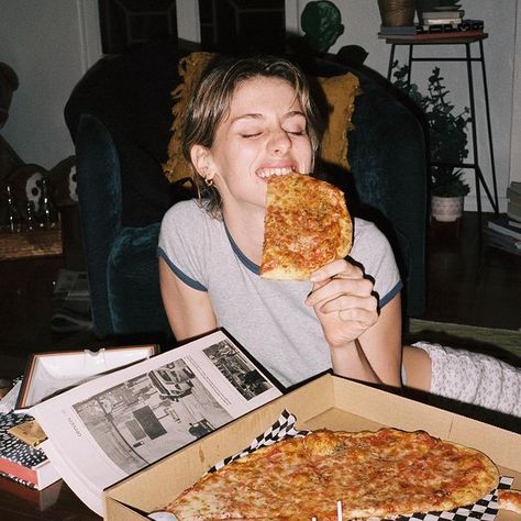 Pizza Worker Aesthetic, Photo With Pizza, Pizza Shoot, Olivia Rouyre, Halloween Pizza, Pizza Photo, Pizza House, Local Pizza, Food Film